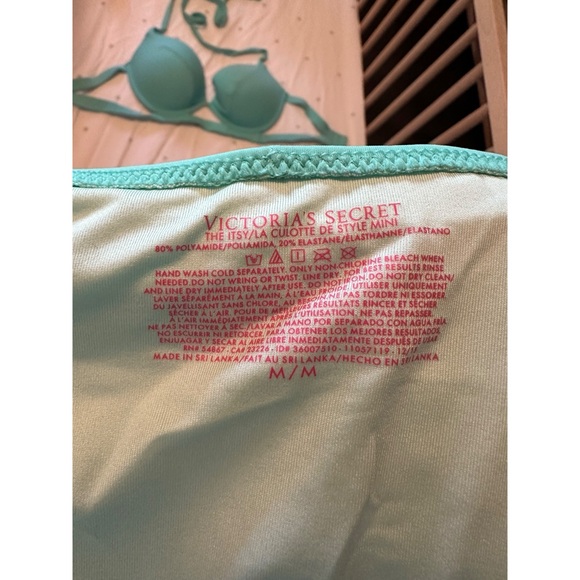 Victoria’s Secret Bikini - Picture 3 of 4